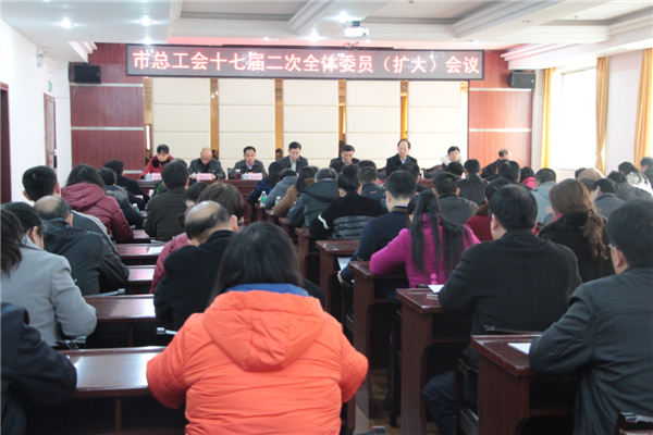 3月11日，梧州市總工會召開十七屆二次全委會（擴大）會議，市委副書記蔣海東發(fā)表講話，市總工會黨組書記、常務副主席朱明勝作