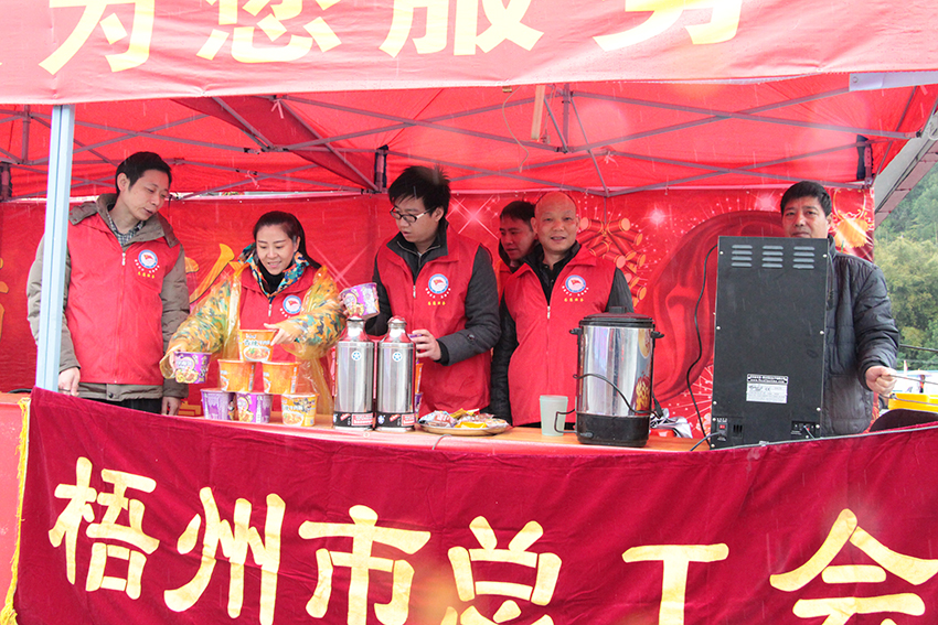 梧州市總暖流愛(ài)心服務(wù)隊(duì)今天啟動(dòng)啦！(圖文)