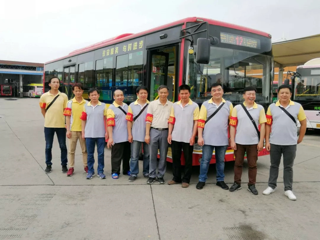 你坐過12路公交車嗎？為你服務(wù)的是“全國(guó)工人先鋒號(hào)”哦