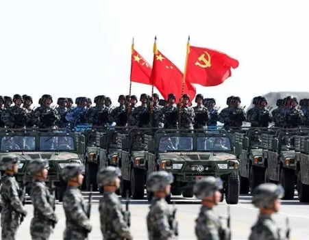 今天八一，致敬中國軍人！
