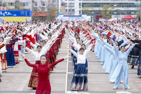 【跟黨奮進新征程 巾幗建功新時代】梧州市第十二屆婦女國風趣味體育運動會暨“梧家巧姐姐”國潮集市，精彩綻放！