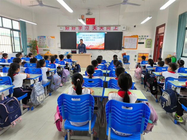 長洲區(qū)總工會(huì)開展勞模工匠進(jìn)校園主題宣講活動(dòng)
