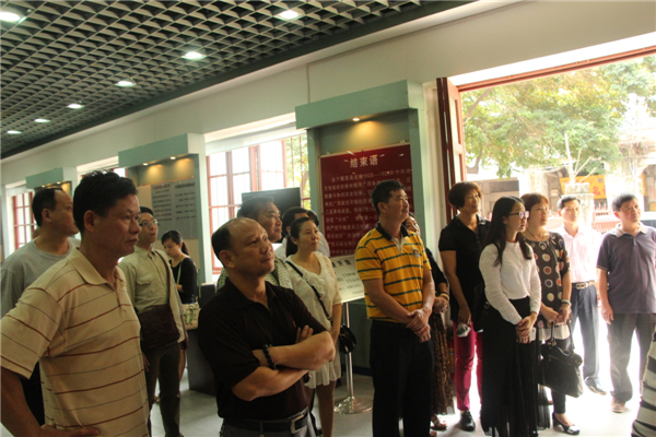 為踐行社會主義核心價(jià)值觀，進(jìn)一步弘揚(yáng)優(yōu)秀傳統(tǒng)文化，引領(lǐng)全市廣大職工群眾文明祭祖，文明追思。4月3日梧州市總工會組織干部職